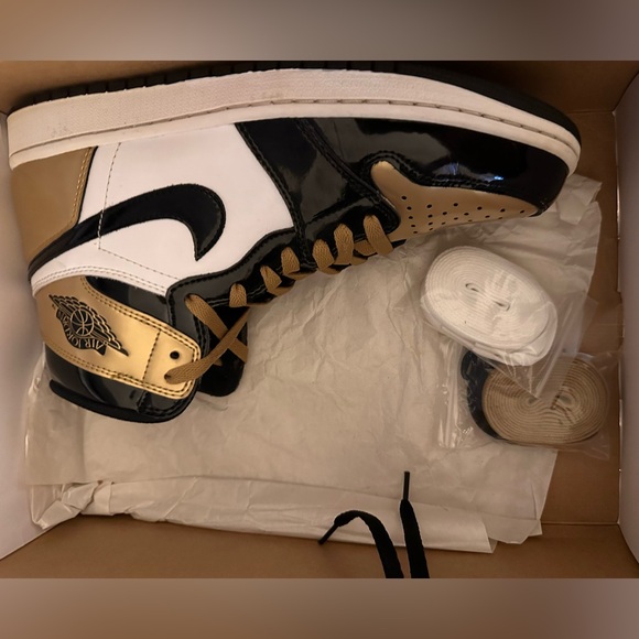 Air Jordan 1 Retro High OG Patent Gold Toe Sz 10 - Picture 2 of 7